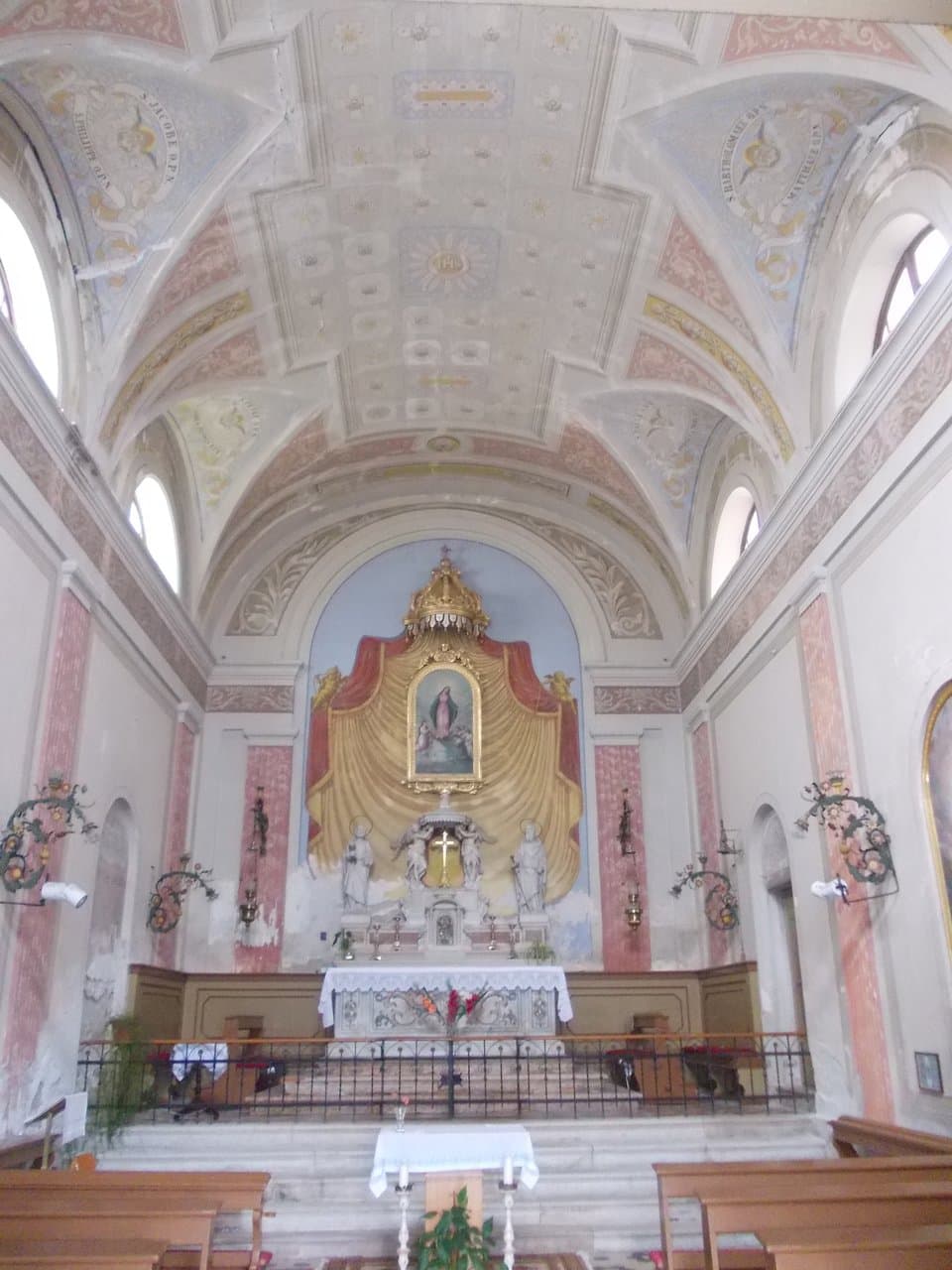 L'interno della chiesetta