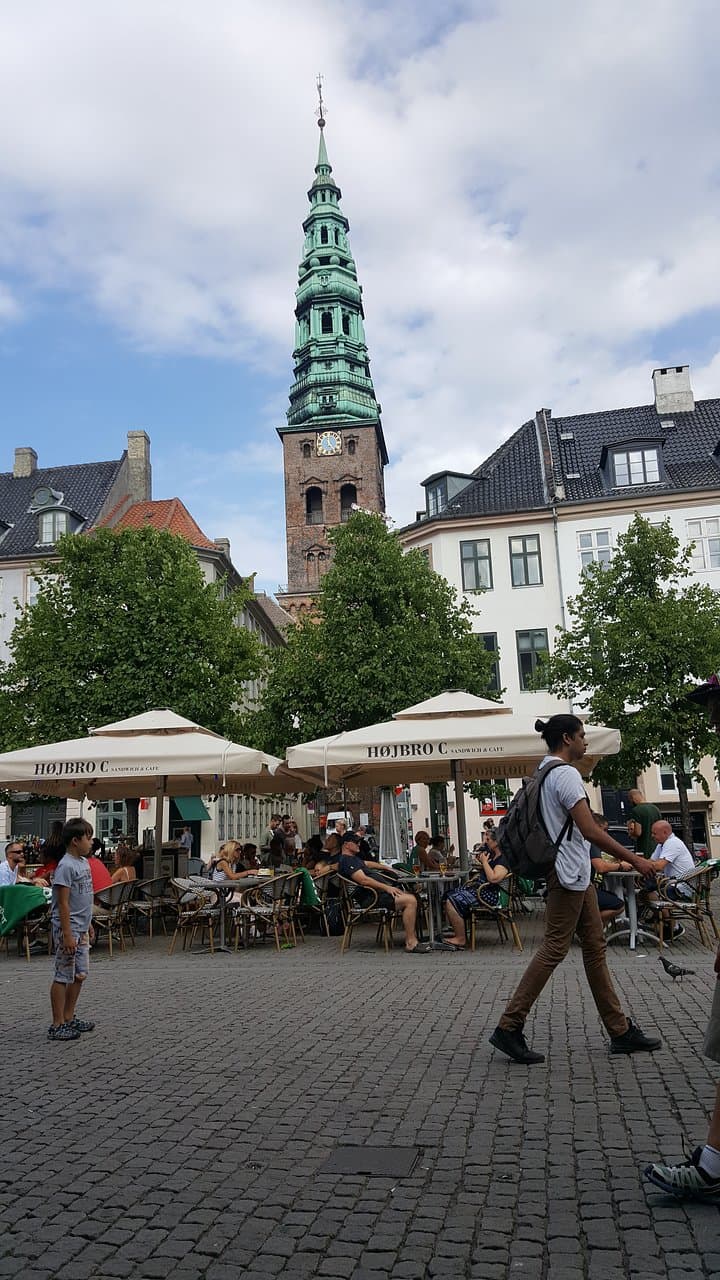 На площади Gammeltorv