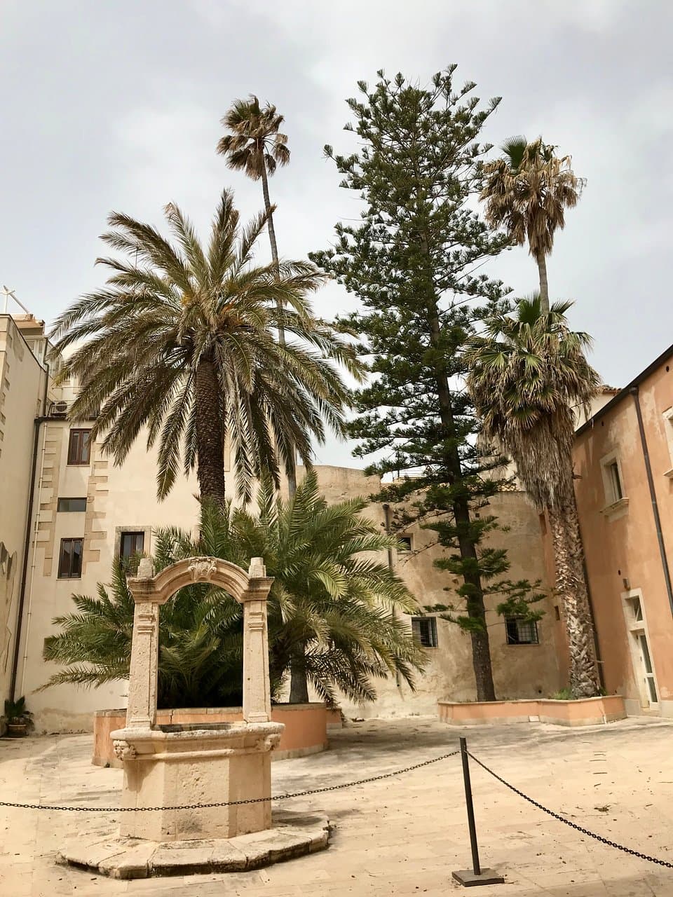 Museo del Papiro courtyard