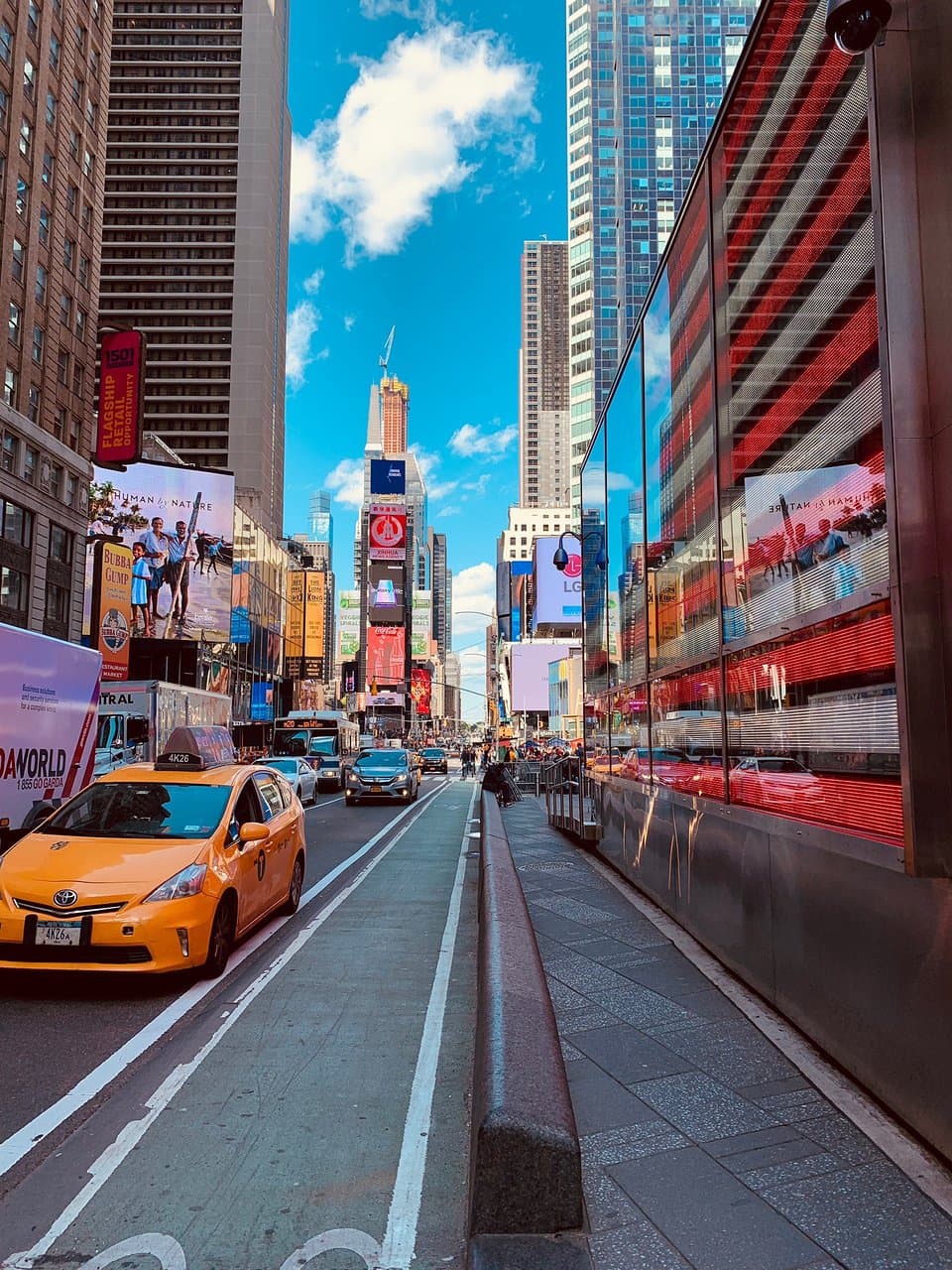 One of my favourite places in NY, Times Square! Impossible not to be impressed by the amounts of lights and information you get from that place no matter what time of the day you go