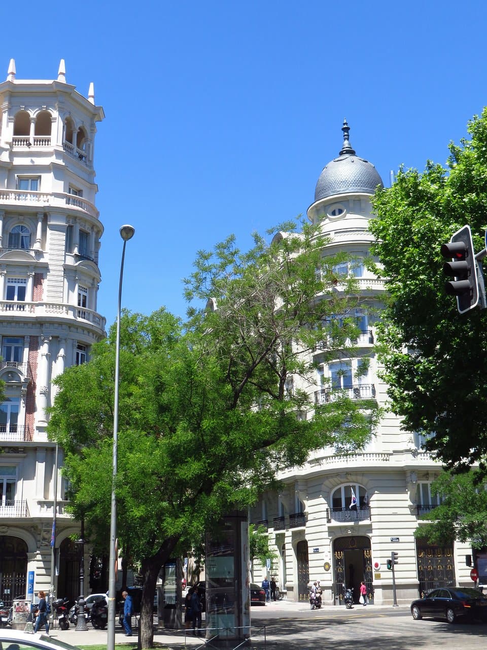 Il palazzo che ospita l'ambasciata del Qatar e il centro culturale coreano