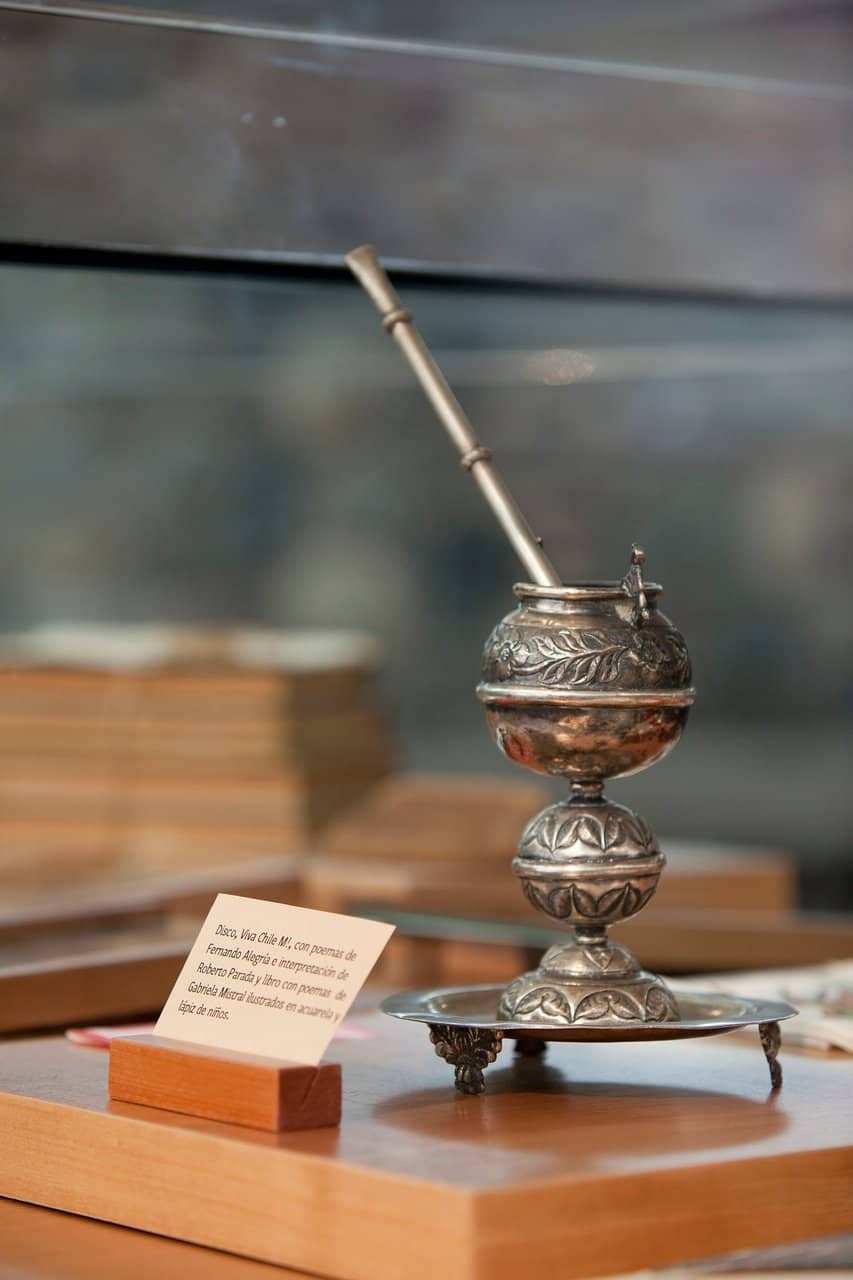 Statue of Gabriela Mistral