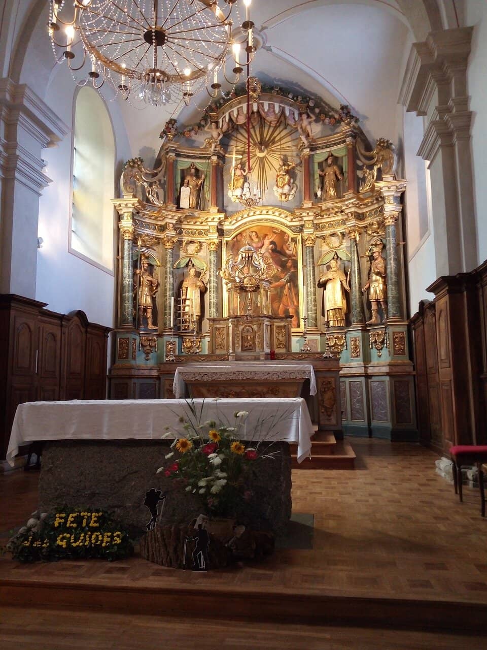 Local Cafes & Eateries