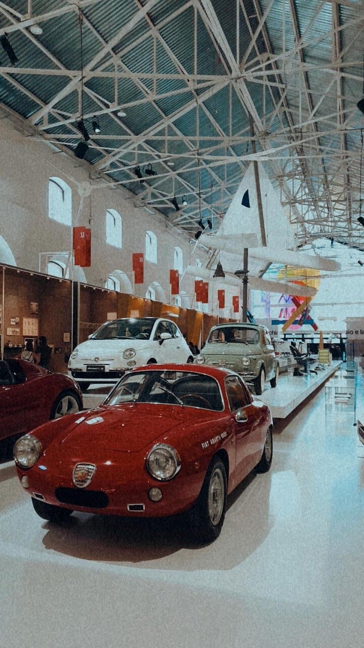 Molto interessante, ci voleva proprio a Milano. Diventerà sicuramente uno spazio di idee e di confronto. Spazio di design e pieno di luce.