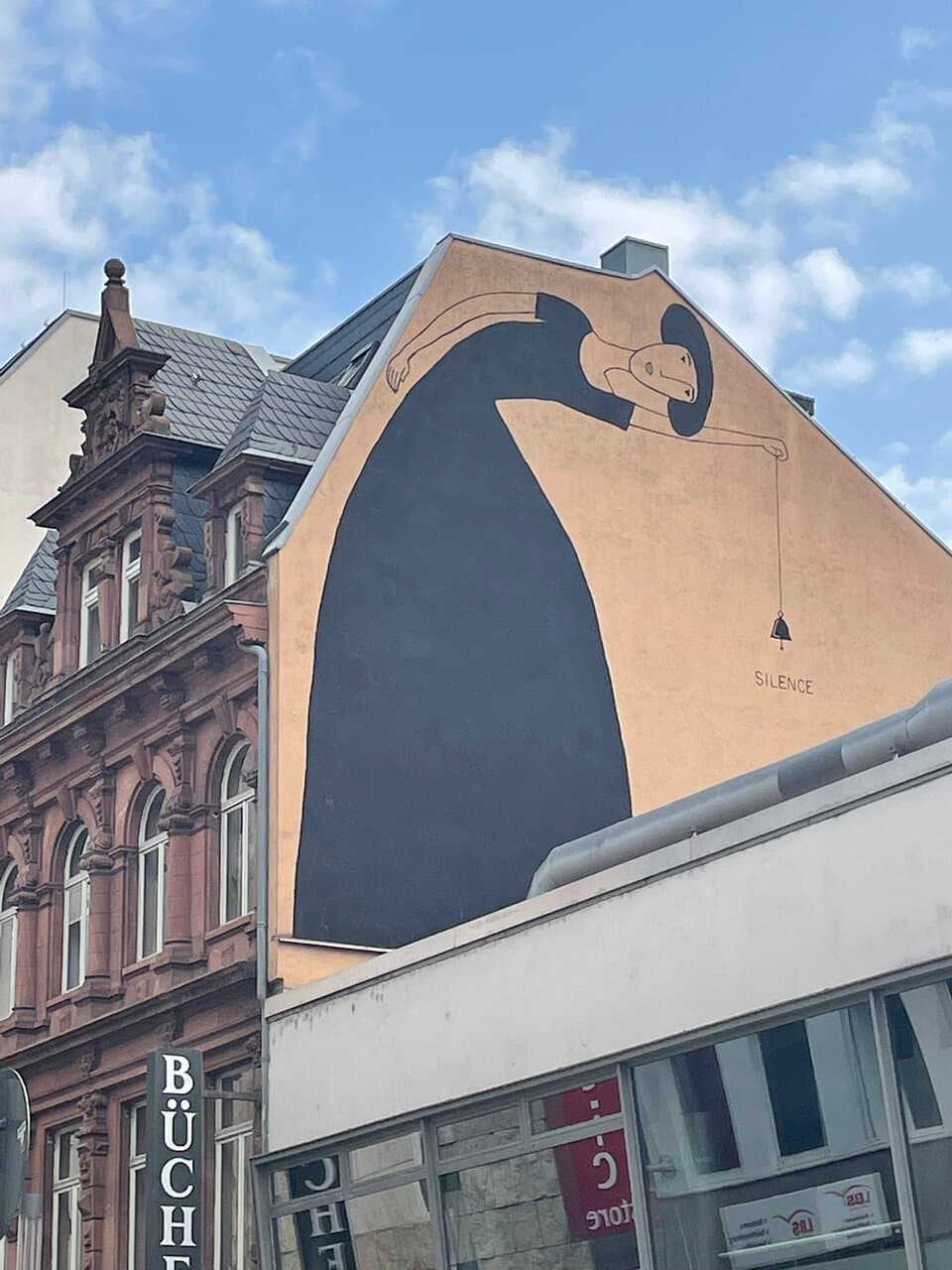 Prachtige murals van verschillende kunstenaars verspreid door de stad