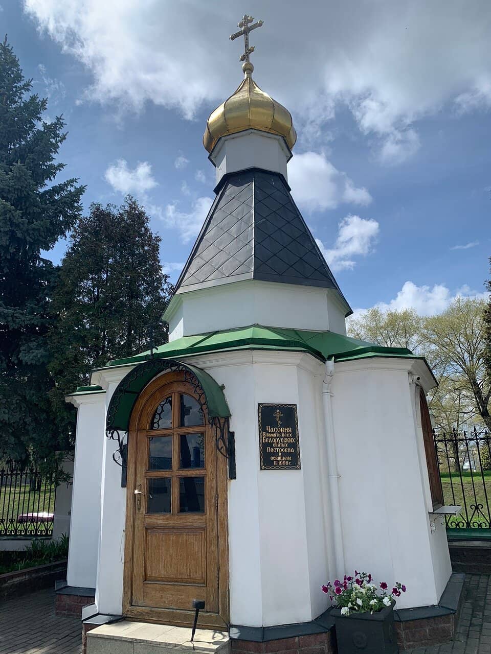 Beautifully Landscaped Courtyard