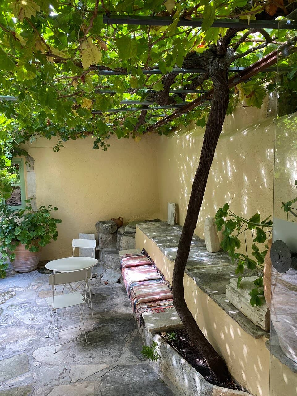 Knowledgeable Guides