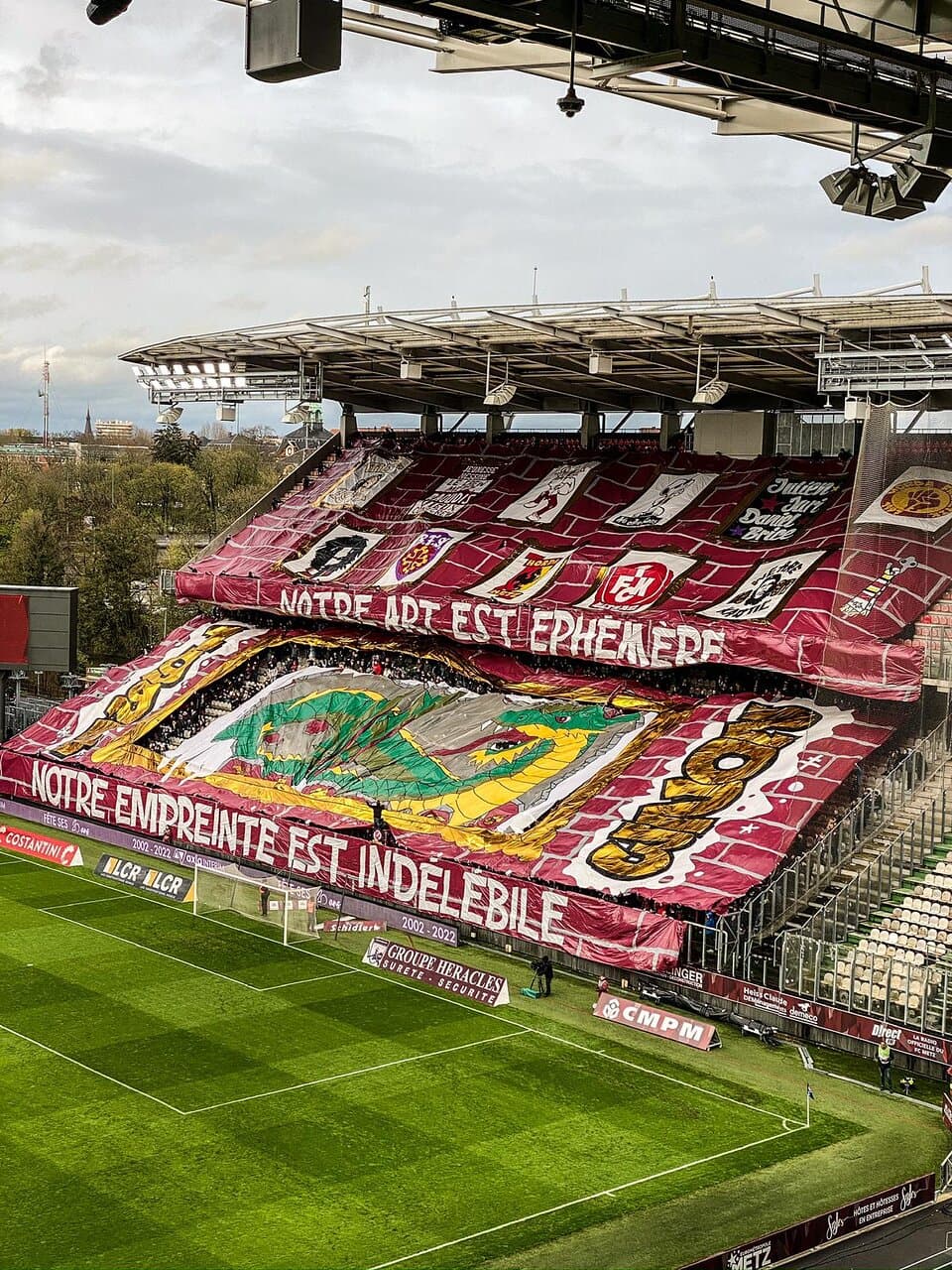 Tifo réalisé par le groupe ultra "Horda Frénétik" qui fait vivre la tribune Est depuis 1997.