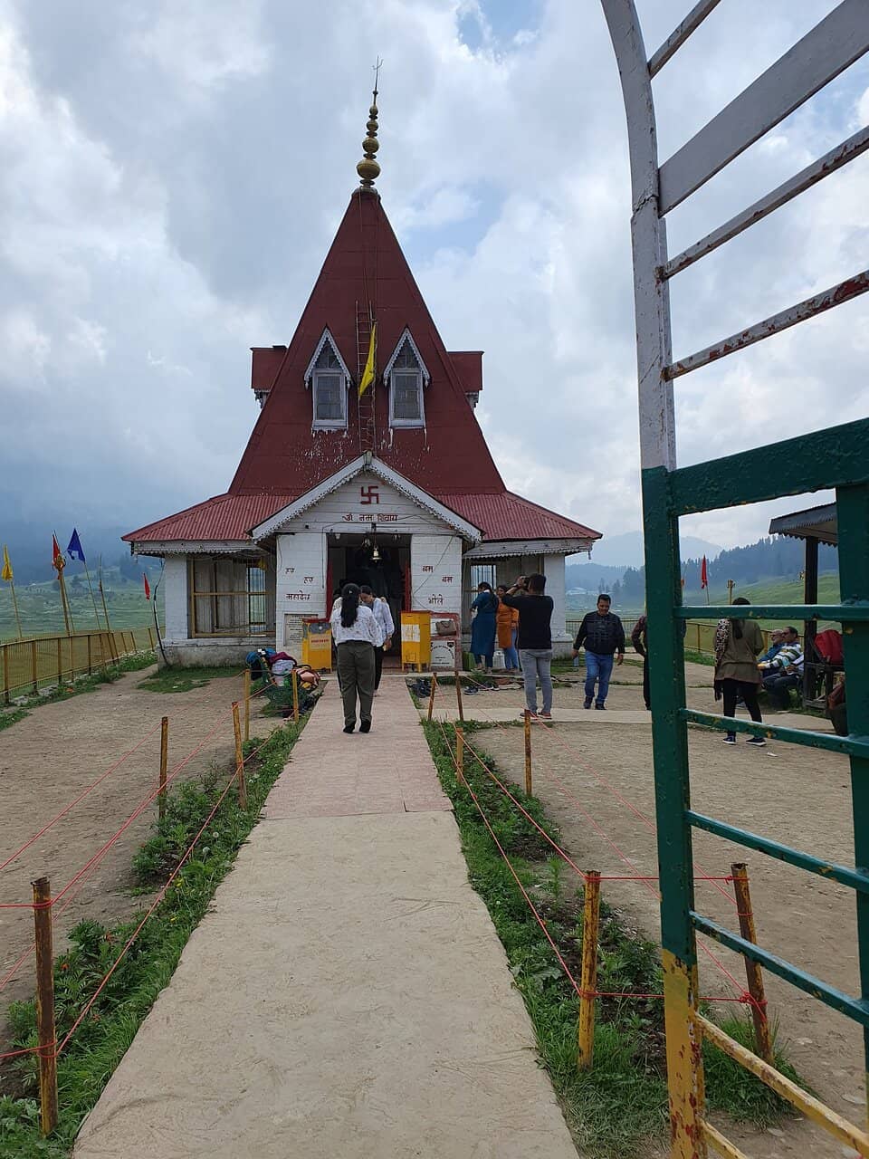 Gulmarg Market Exploration