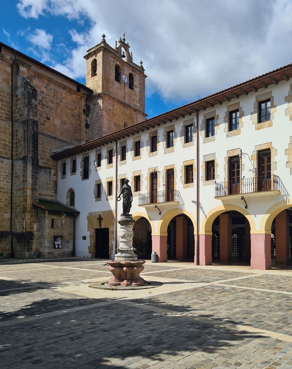 Iglesia de San Frantzisko Eleiza med klostret