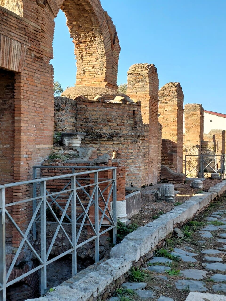 Esterno nei pressi dell'ingresso