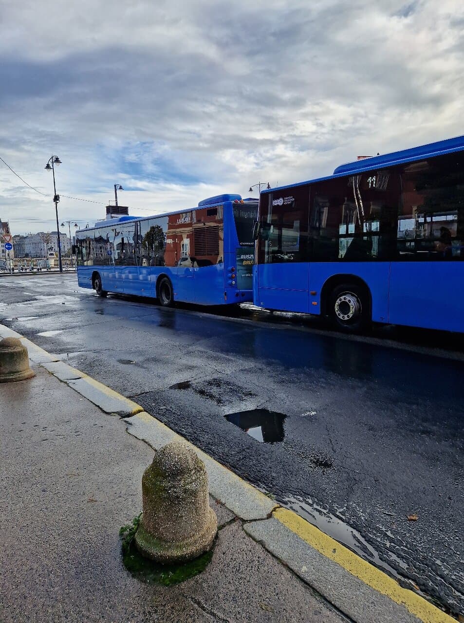 Airport bus