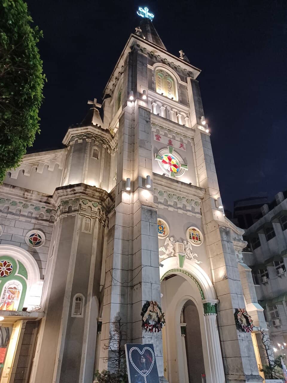 Statue of the Risen Christ