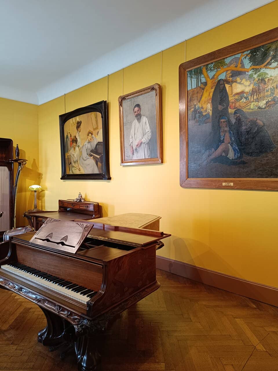 The Garden and Aquarium Building