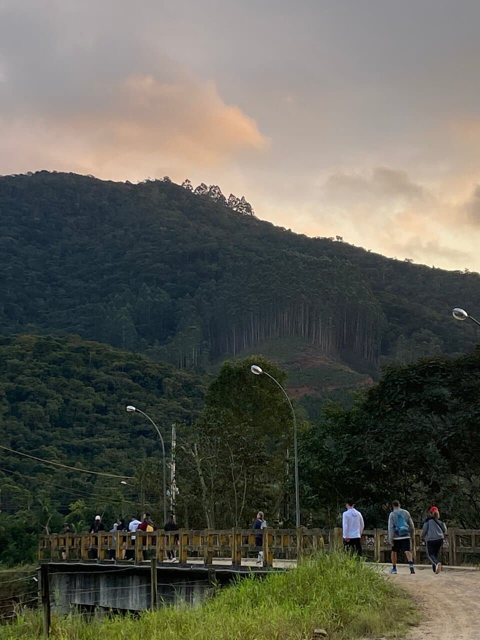 Roteiro Amabilíssimo: os 64km de percurso passando pelas cidades de Camboriú, Tijucas, Canelinha e Nova Trento atraem fiéis de todo o Brasil para reviver a história de Santa Paulina. Ela passou por este trecho quando ainda noviça, saindo do convento para inauguração da Igreja Maternidade de Camboriú há 125 anos. Percurso feito a pé ou de bicicleta.