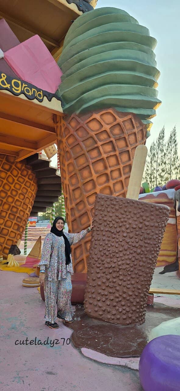 Life-Sized Dessert Sculptures