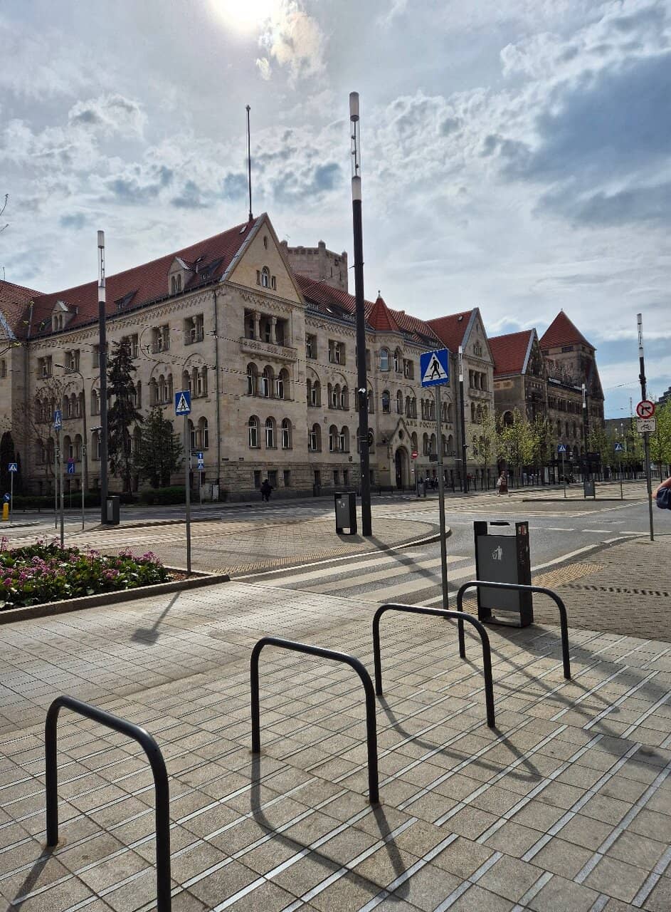 Free Binoculars & City Guides