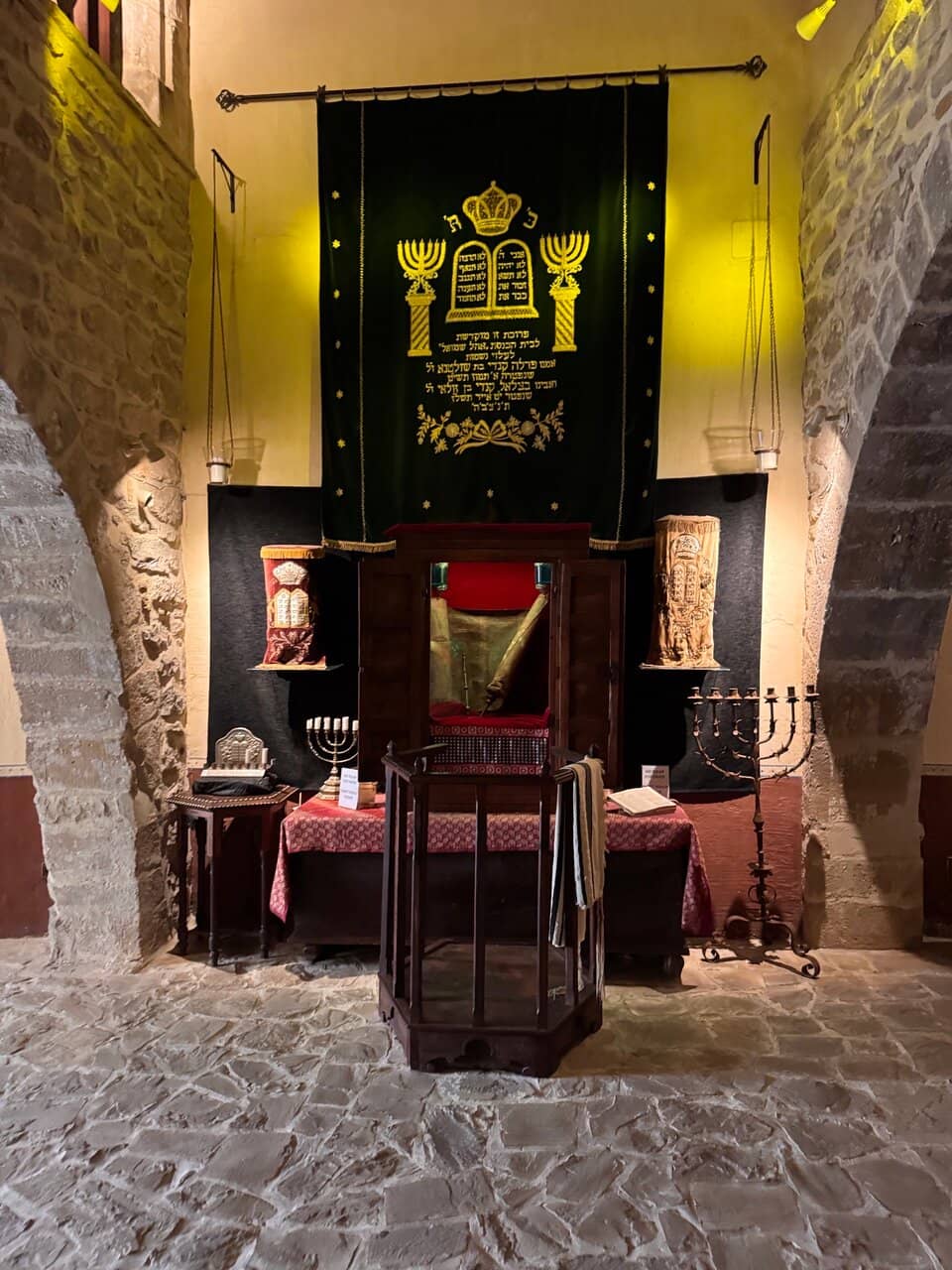 Medieval Synagogue Architecture