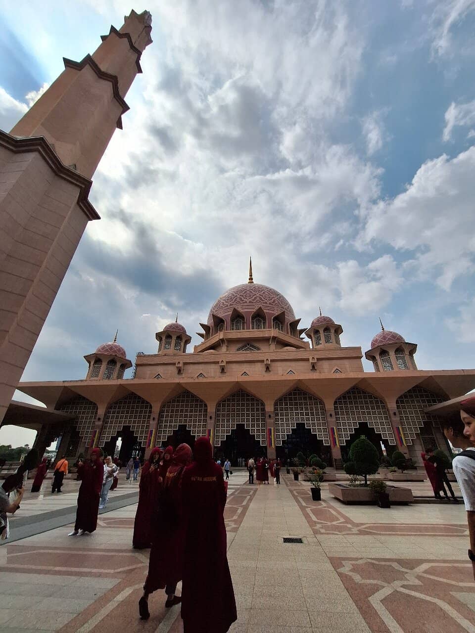 Local Crafts and Flavors