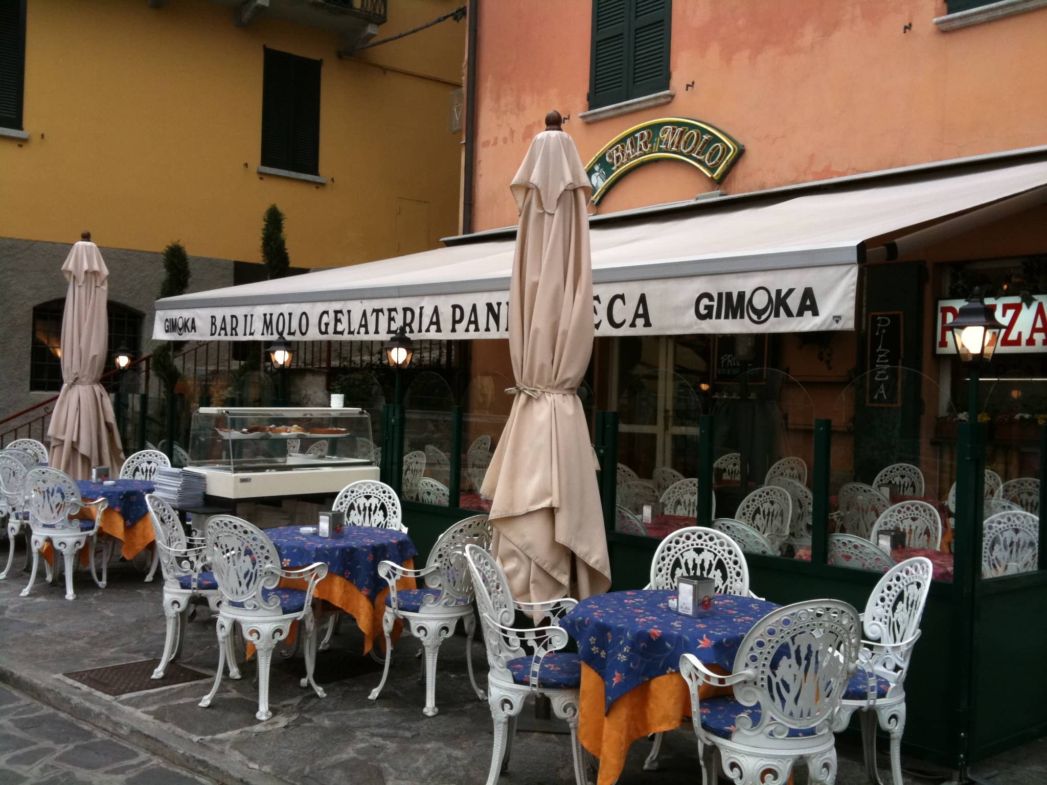 Elegant Lakeside Ambiance