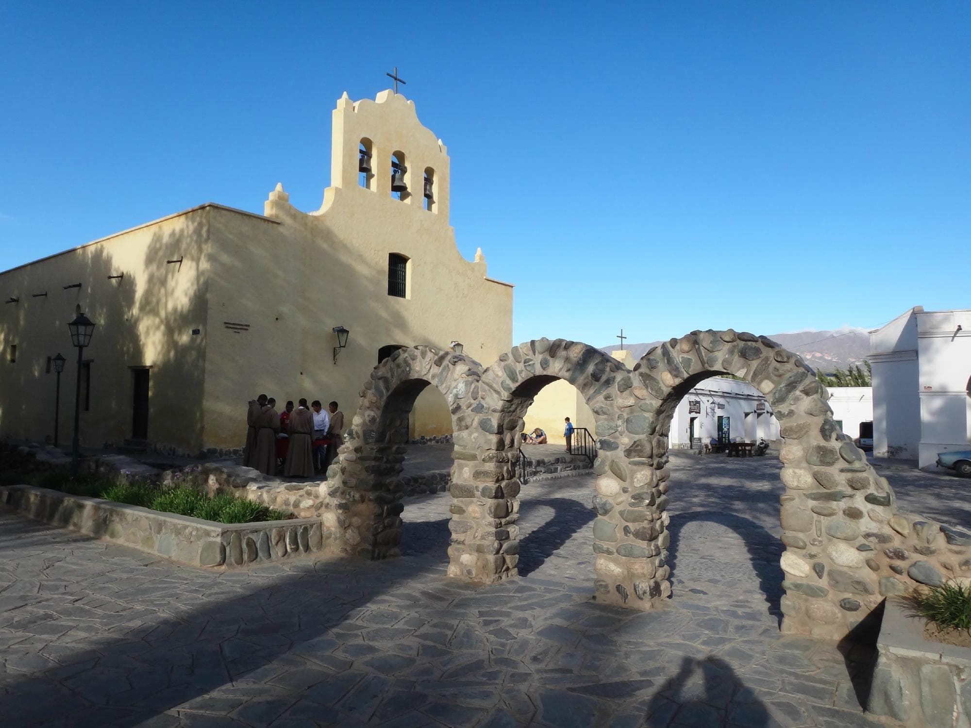La Iglesia vista desde la plaza