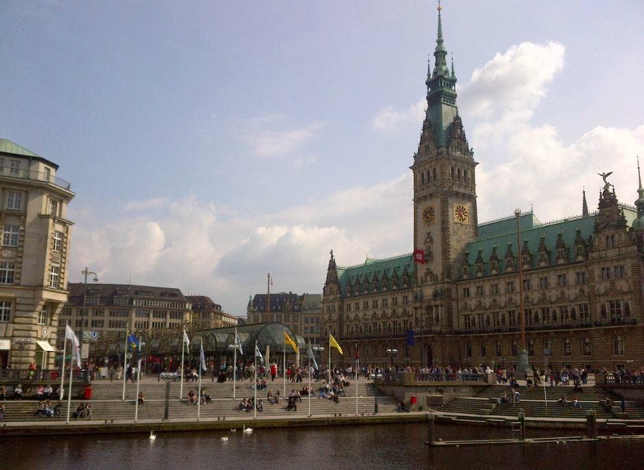 Rathaus and Rathausplatz in front