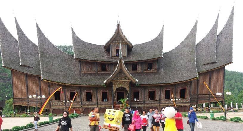 Intricate Carvings and Pillars