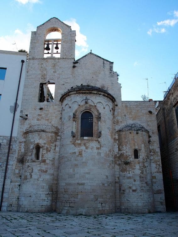 церковь со стороны набережной