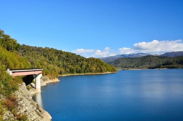 管理棟側からの忠別湖