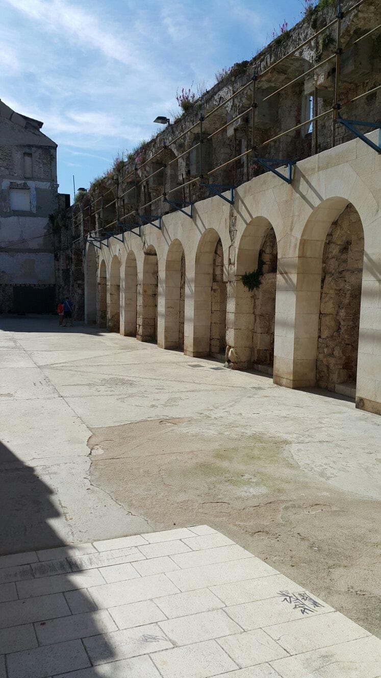 Splitska - Roman Quarries