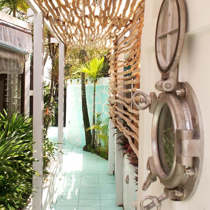 Walk through from Hastings St next to Cafe Le Monde and Bettys Burgers