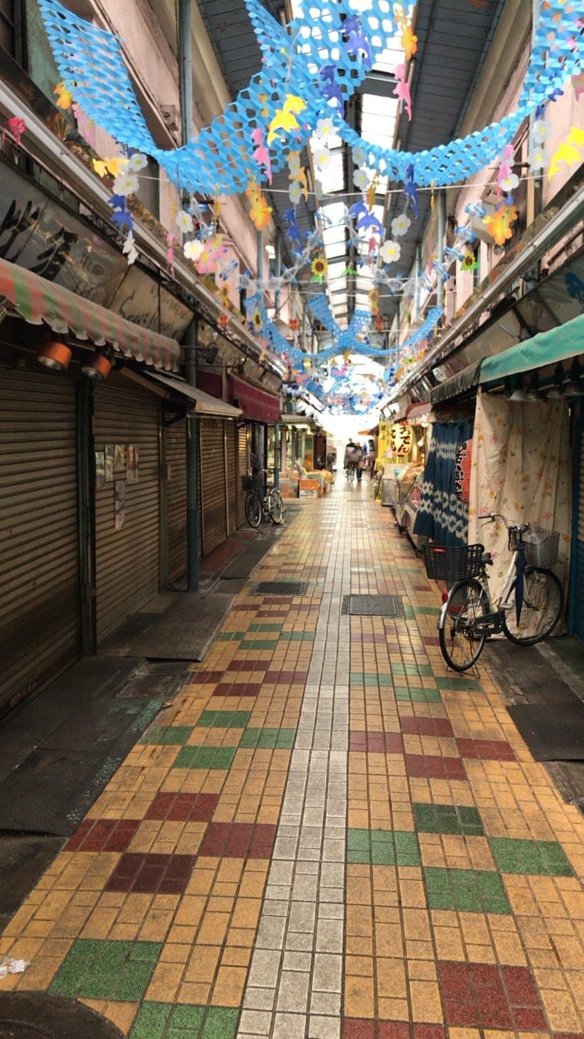 アーケード内はシャッター多し