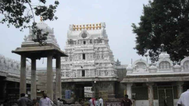 Vibrant Temple Street