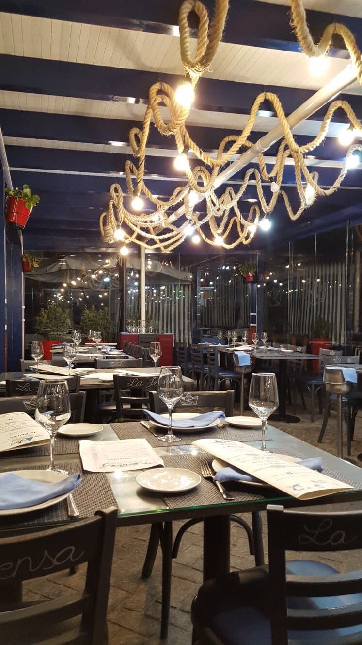 Uno de los comedores de la terraza