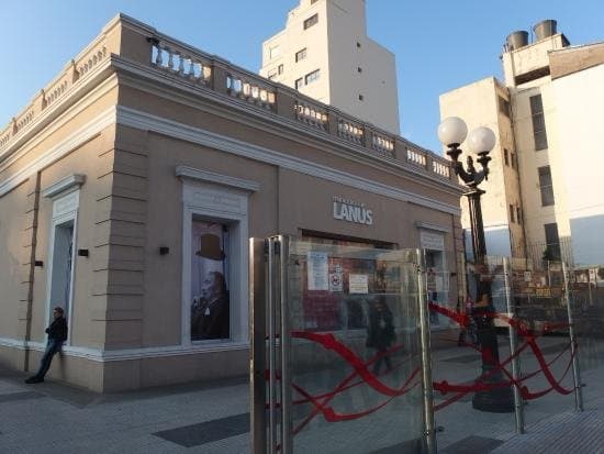 Fachada del Centro Cultural Leonardo Favio, Museo de arte contemporáneo de Lanús Bs. As., Argent