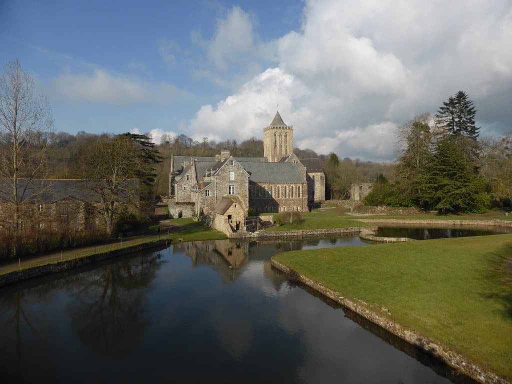 Vue sud-ouest de l'abbaye.