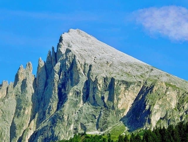 Il Sassopiatto visto dall'Alpe di Siusi