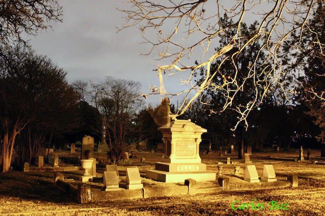 Pioneers Rest cementery at night