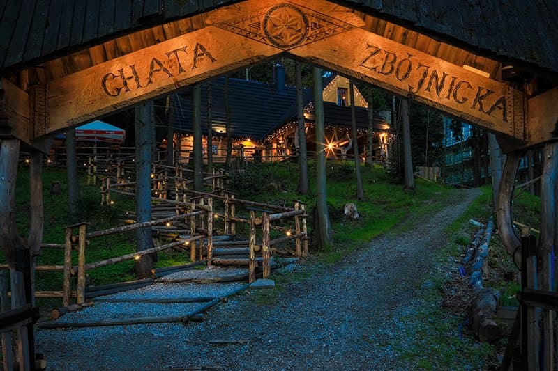 Śwarno obsługa, śwarni Muzykanci, dobre góralskie jedzenie, tańce i posiady