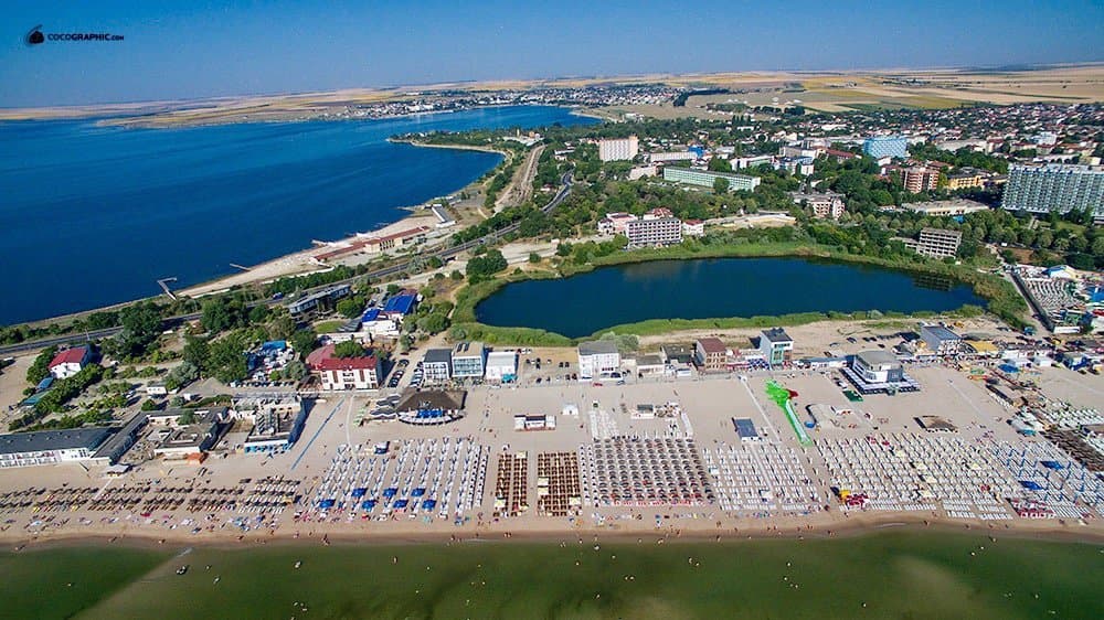 The beach of Eforie Nord has been magnified a few years ago, now having a width of more than 100 meters. Between Lake Belona, Lake Techirghiol is the busiest area of the beach with hundreds of sunbeds. It is the area dedicated to families with children. However, be careful not to risk yourself in the see if the baywatch restrict access, because there are very strong currents that make victims every year.