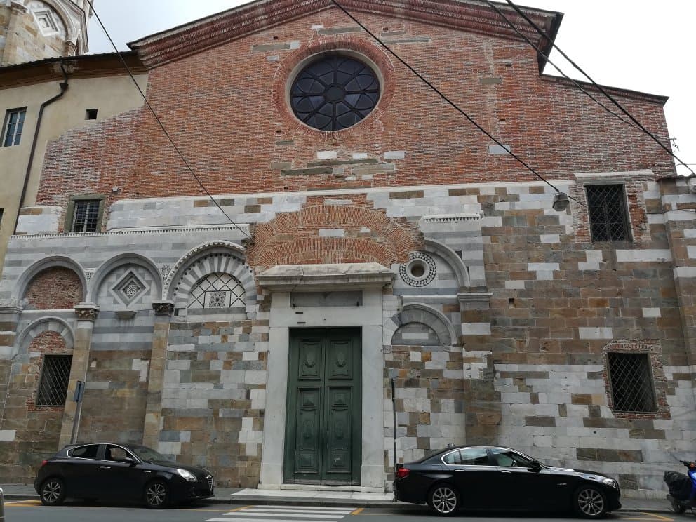 Parrocchia di San Nicola, Via Santa Maria, Пиза, июль.