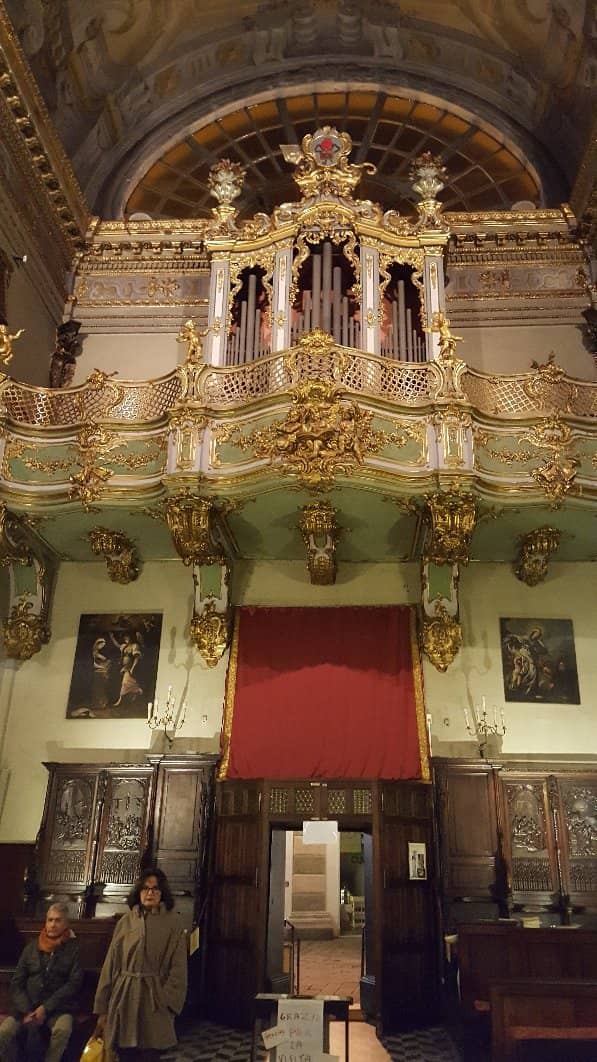 Statue of the Risen Christ