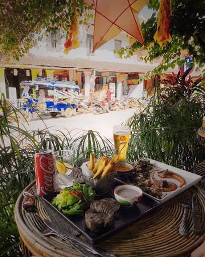 Terrace Ambiance & People-Watching