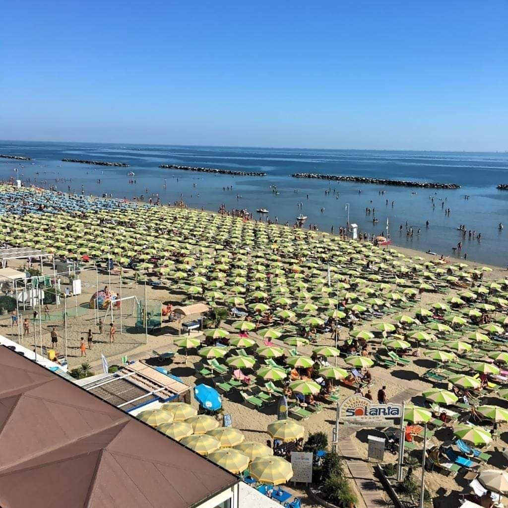 #servizispiaggia #solariabeach #mare #estate2020 #areacani #igeamarina #vacanze