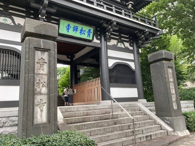 Tranquil Temple Grounds