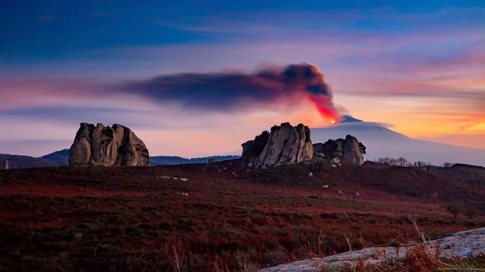 #Argimusco the place where are the big megalith close to Malabotta grove at 1.2 hours from #Taormina . Photo of sunset in Argimusco is of @bartigno
