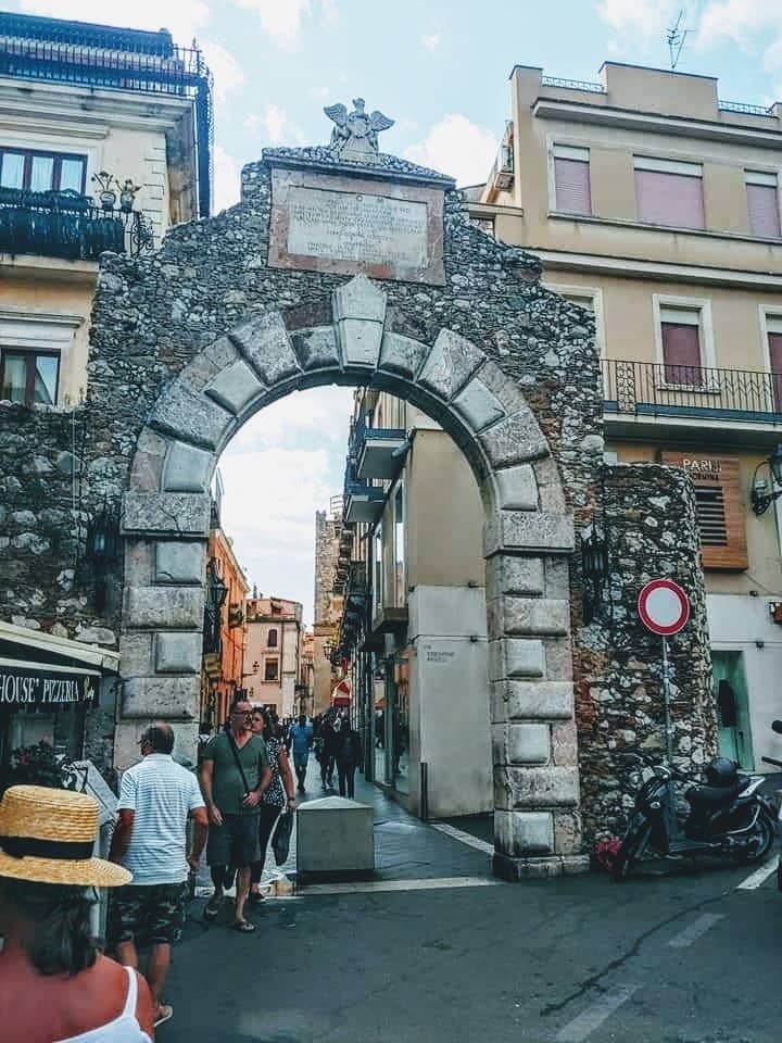Porta Messina Archway