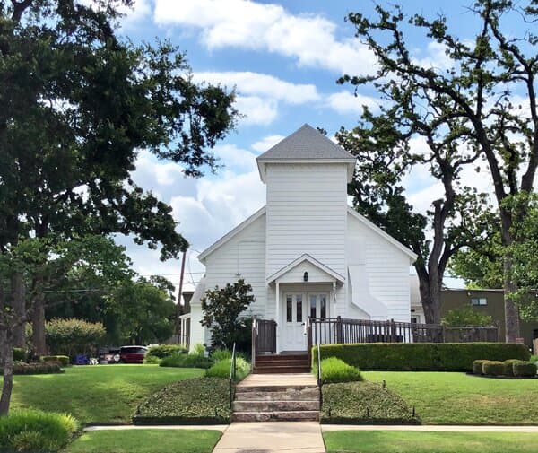 Hyde Park Presbyterian Church is located in the historic Hyde Park neighborhood and like the community that surrounds it, is rooted in history and tradition. The buildings and grounds were completely renovated in 2010 in celebration of its 100th birthday. Over the years, many couples have been united in marriage, families have begun and grown, leading to a multi-generational congregation rich in love and community.