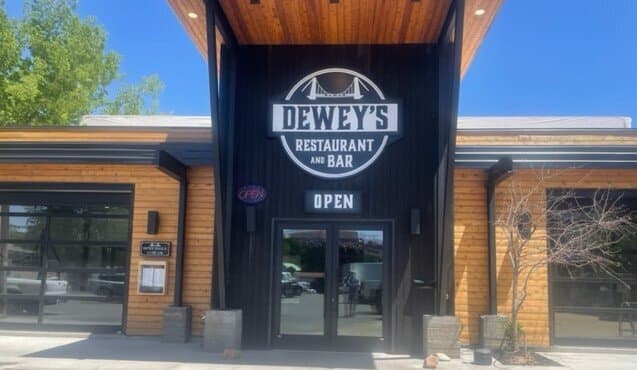 Newly Remodeled, indoor and outdoor seating when weather cooperates.