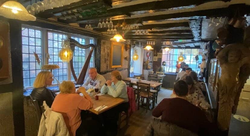 Hearty British Pies & Roasts